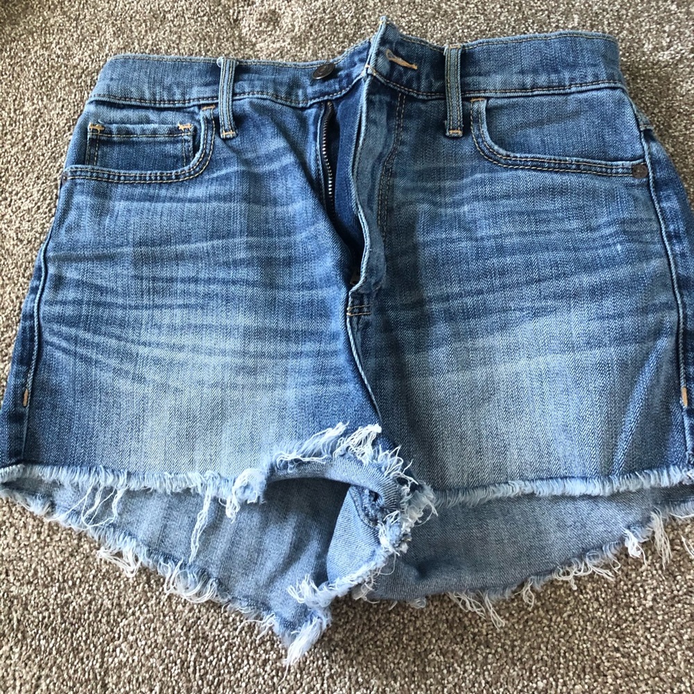 Abercrombie & Fitch high-waisted cut off shorts